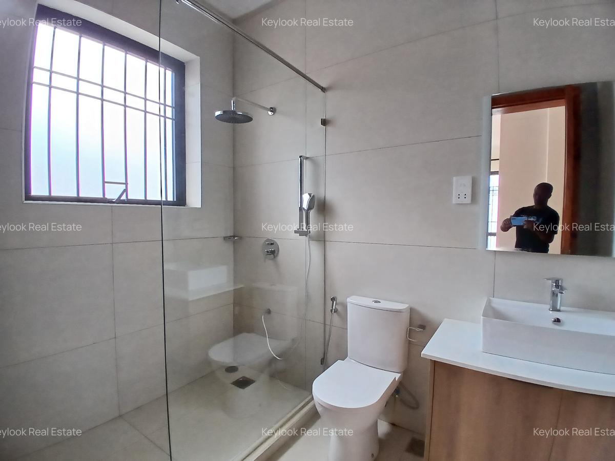 6 Bed Villa with En Suite at Kyuna Road - 16