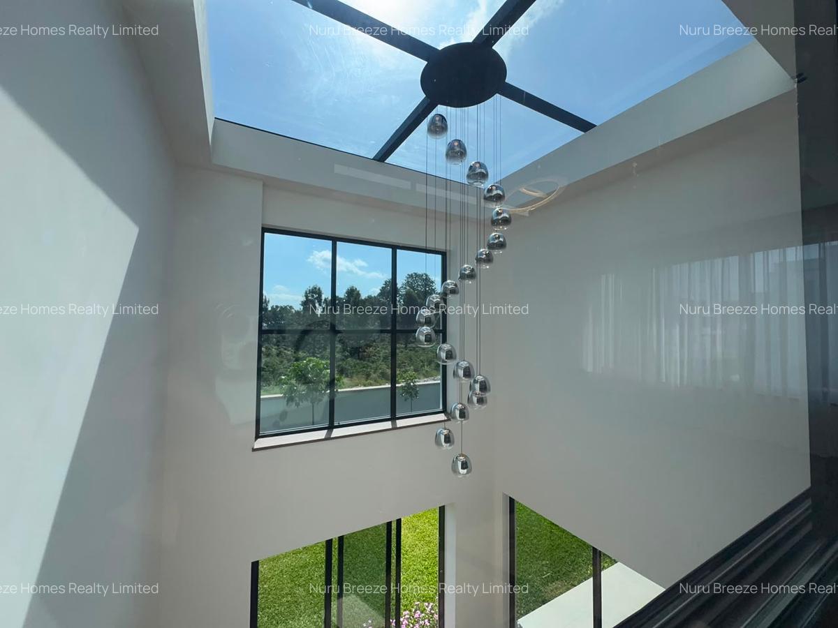 5 Bed Villa with En Suite in Runda - 12