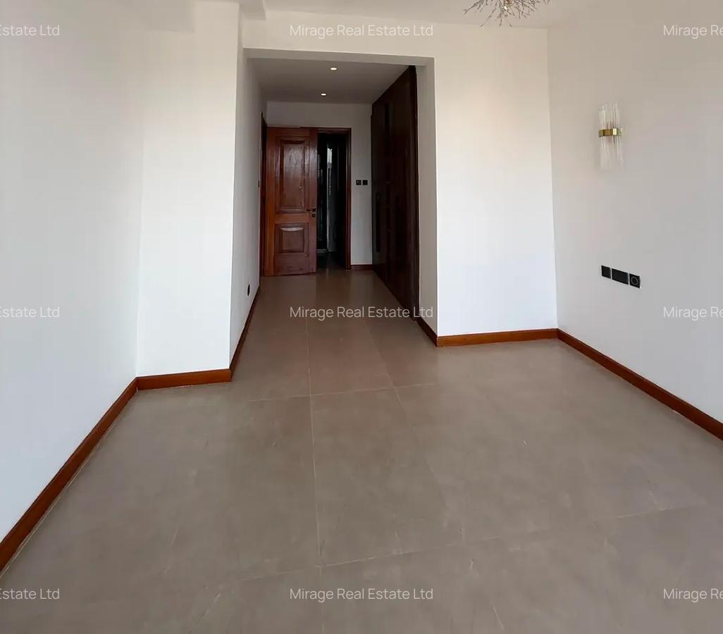 4 Bed Apartment with En Suite in Riverside - 10