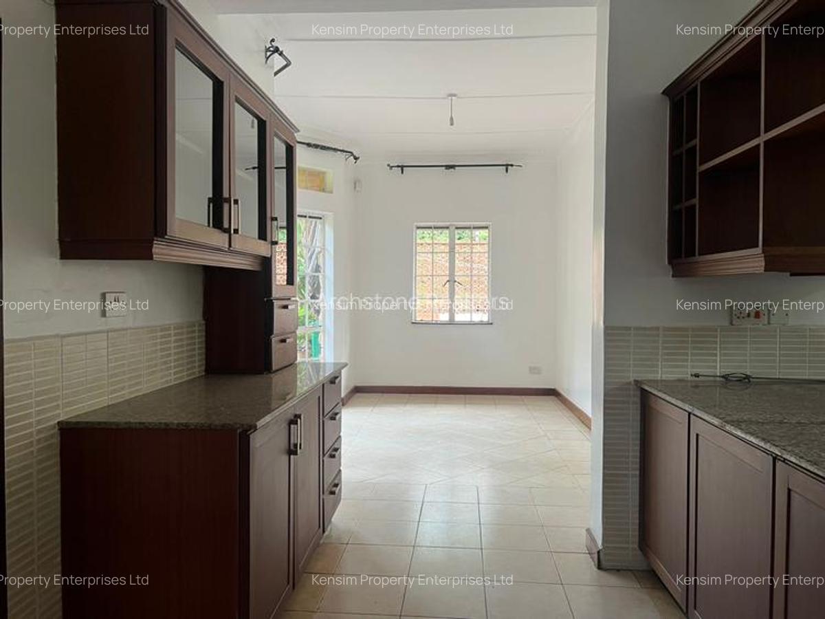 5 Bed Townhouse with En Suite in Rosslyn - 4