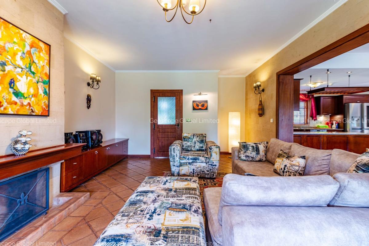 4 Bed House with En Suite in Ridgeways - 4
