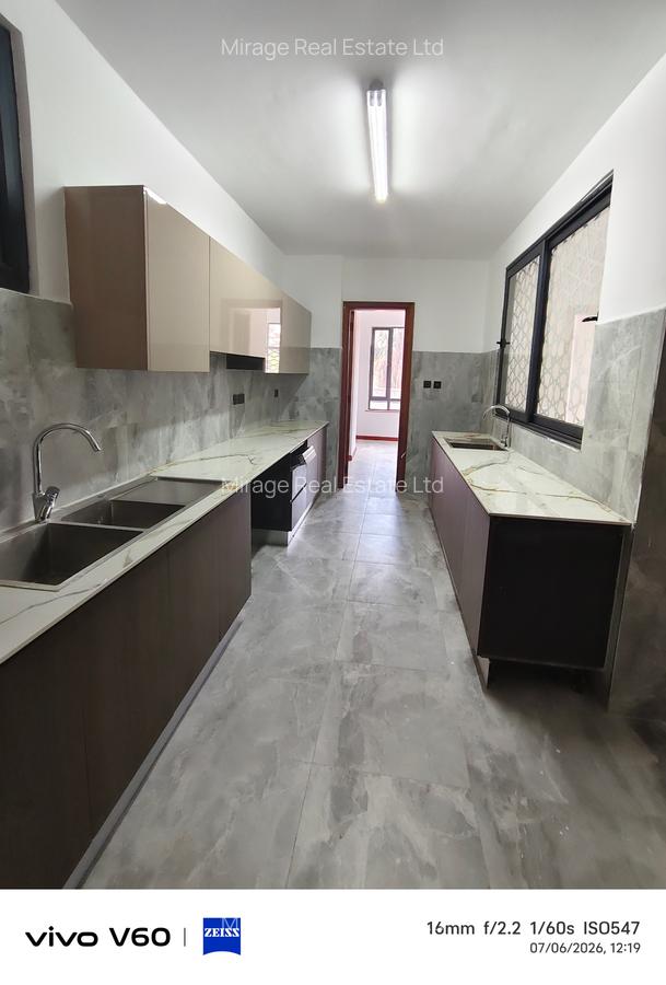 3 Bed Apartment with En Suite in Riverside - 8