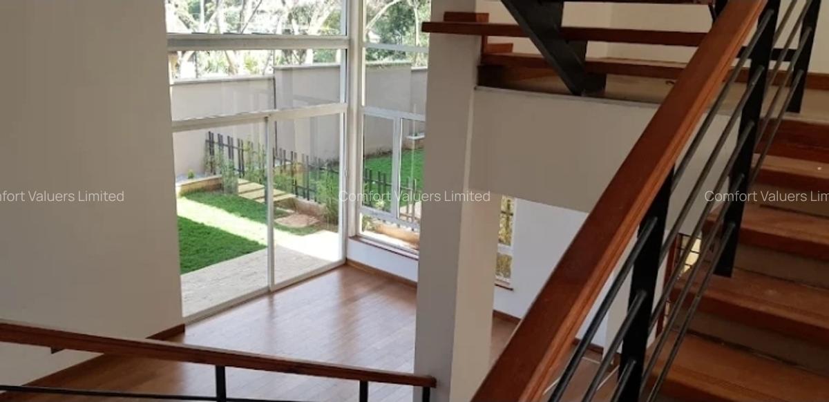 4 Bed Townhouse with En Suite at Lavington - 6