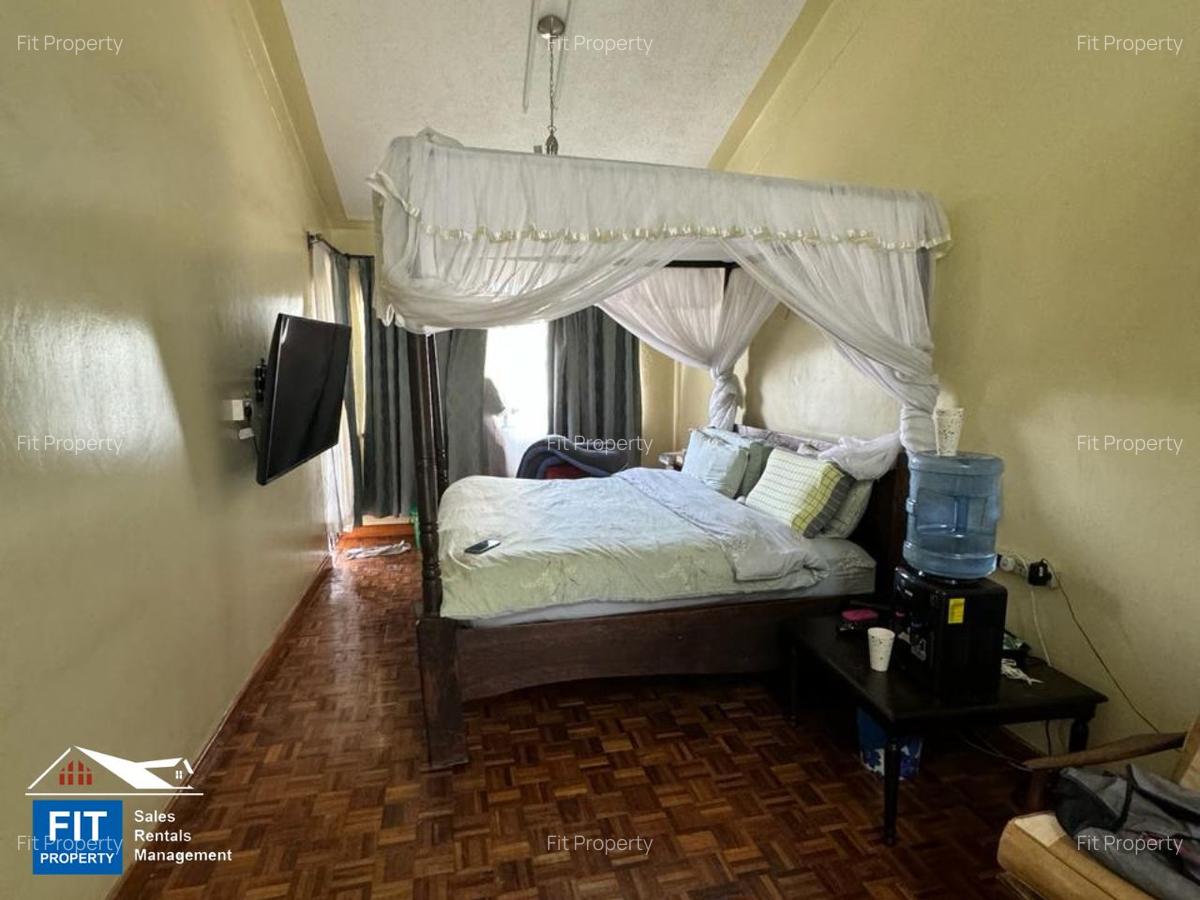 4 Bed House in Parklands - 11