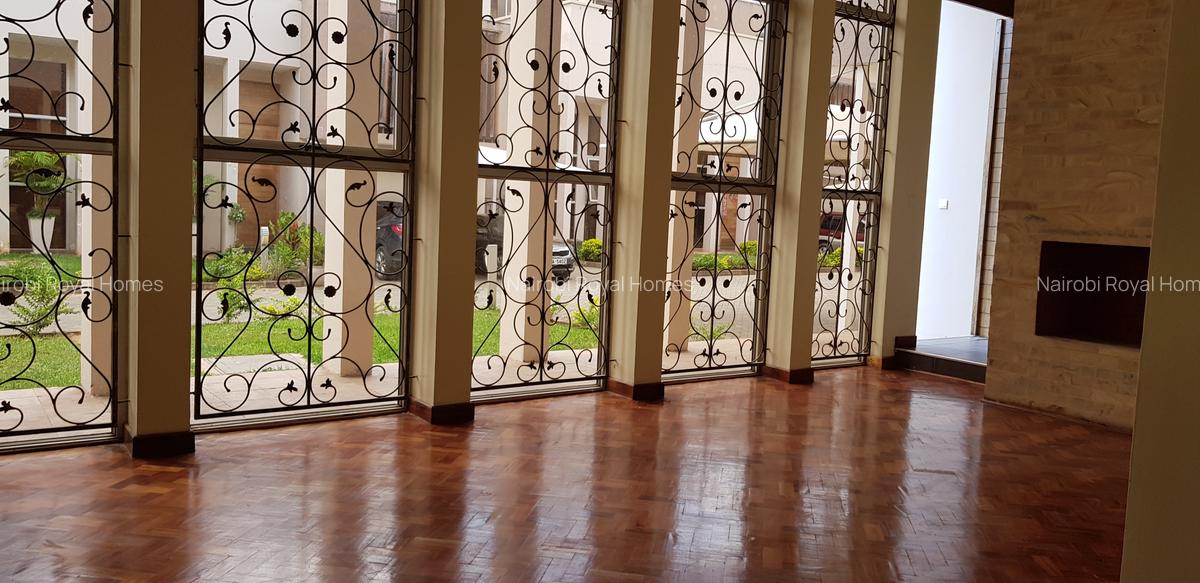 5 Bed Townhouse with En Suite at Lavington Road 66 - 11