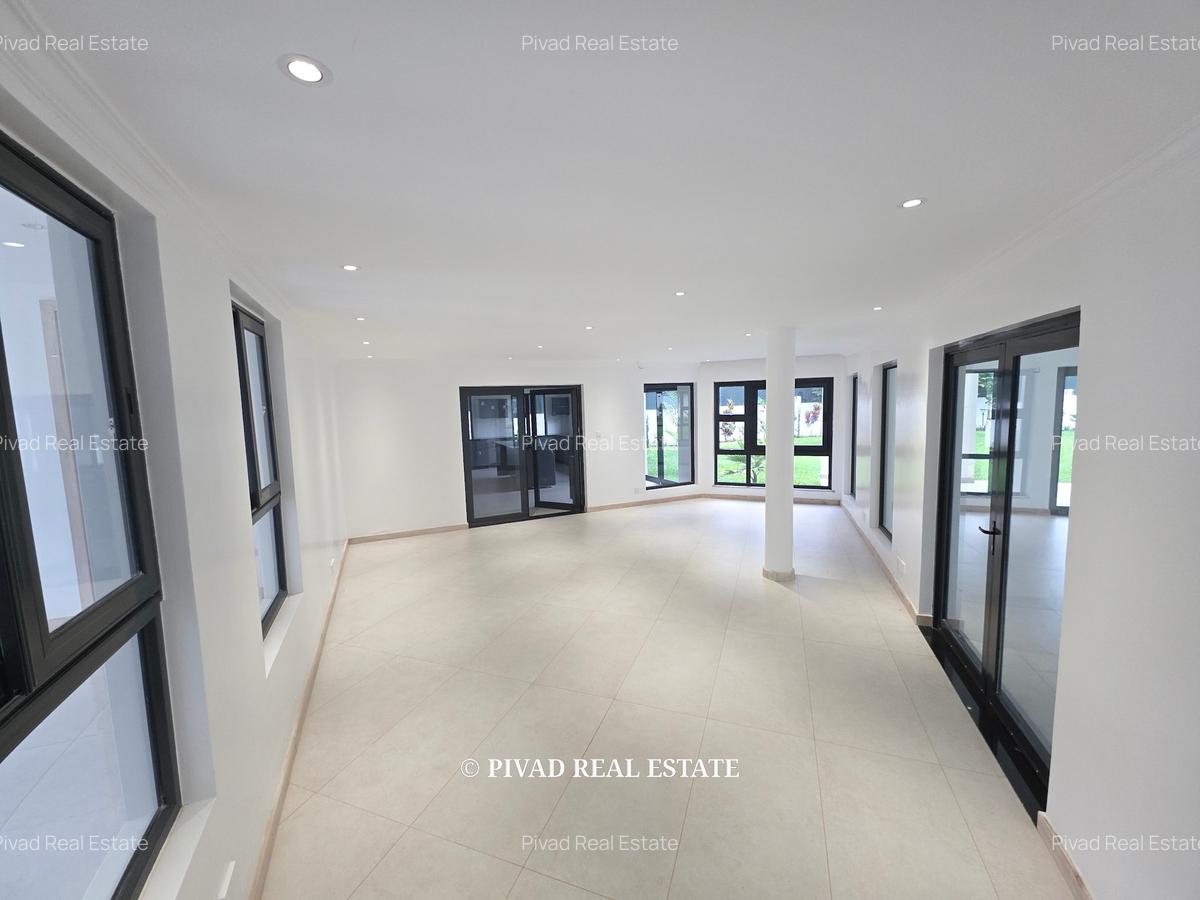 6 Bed House with Garden in Runda - 4