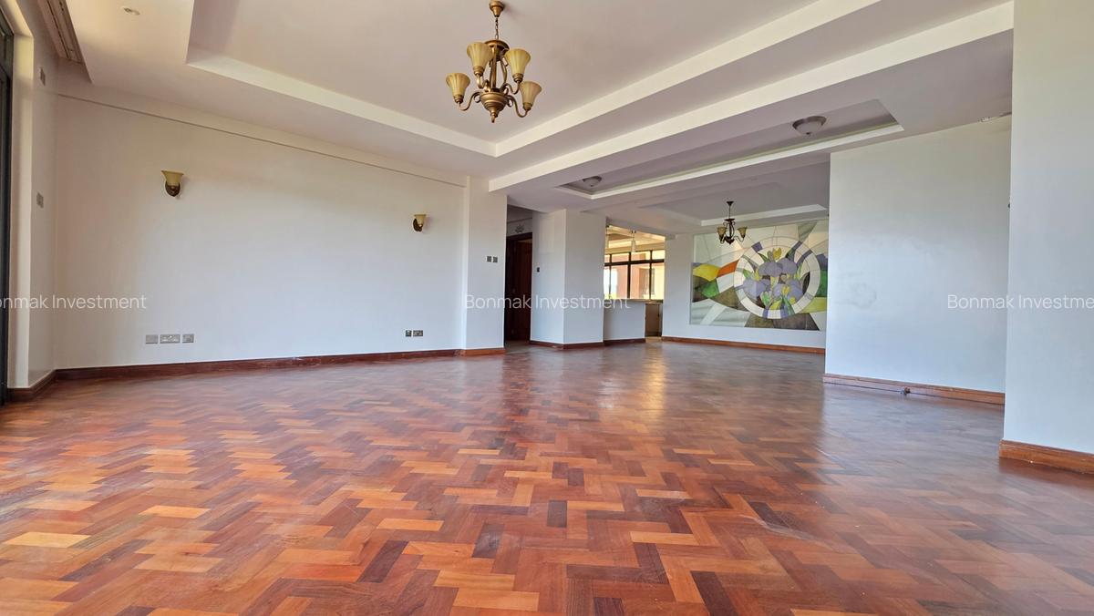 4 Bed Apartment with En Suite at Riverside Drive - 7