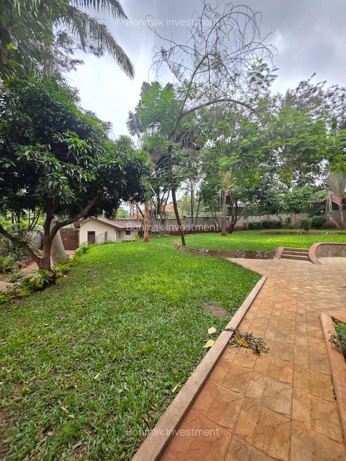 5 Bed House with En Suite at Old Runda - 2