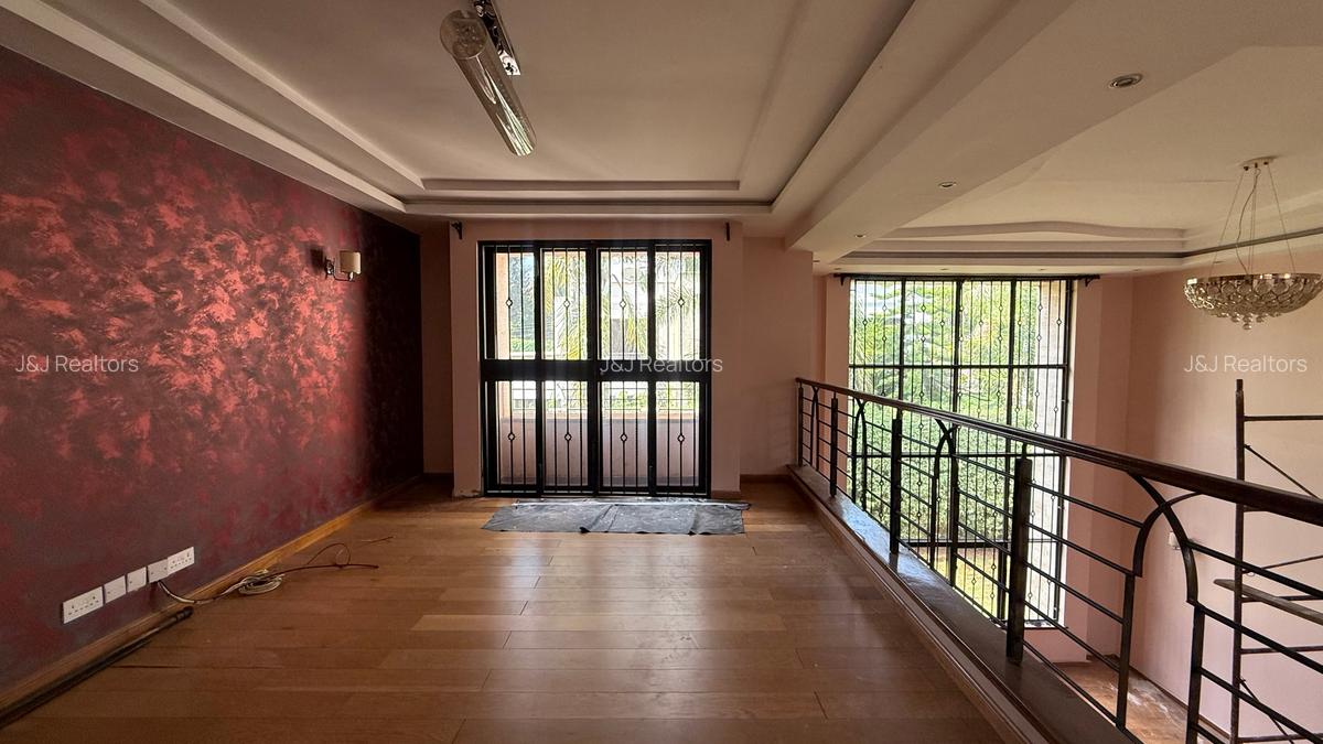 4 Bed Townhouse with En Suite in Lavington - 6