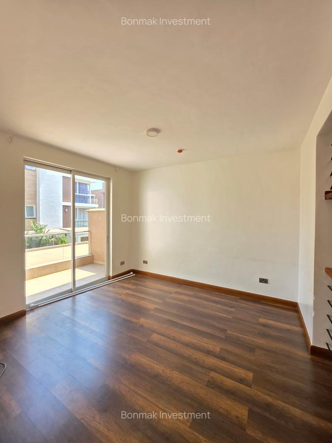 4 Bed Townhouse with En Suite at Lavington Green - 20