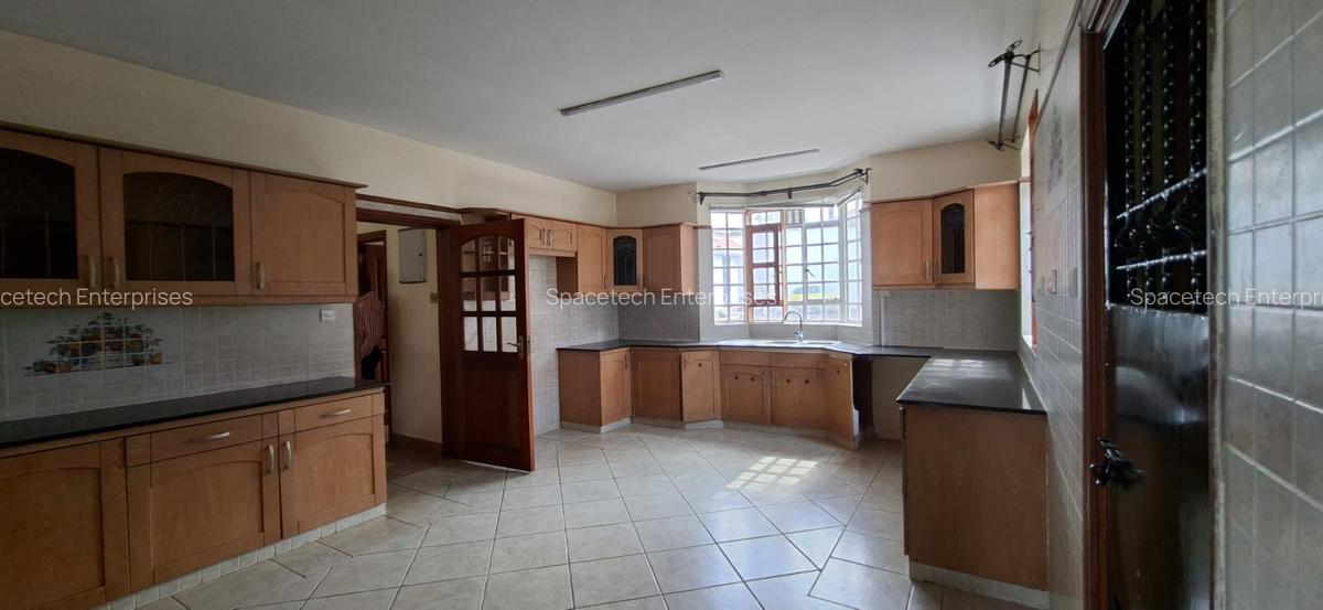 4 Bed House with En Suite in Runda - 19