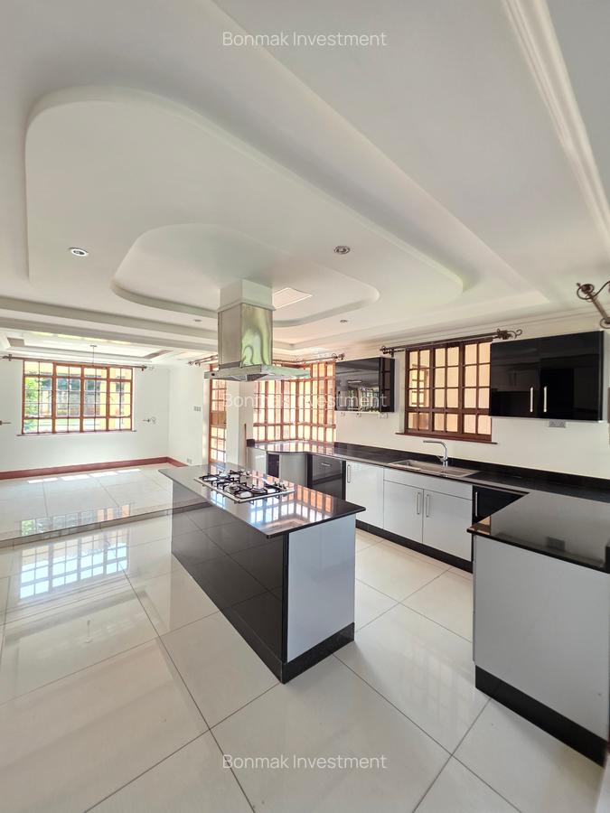 5 Bed House with En Suite at Old Runda - 10
