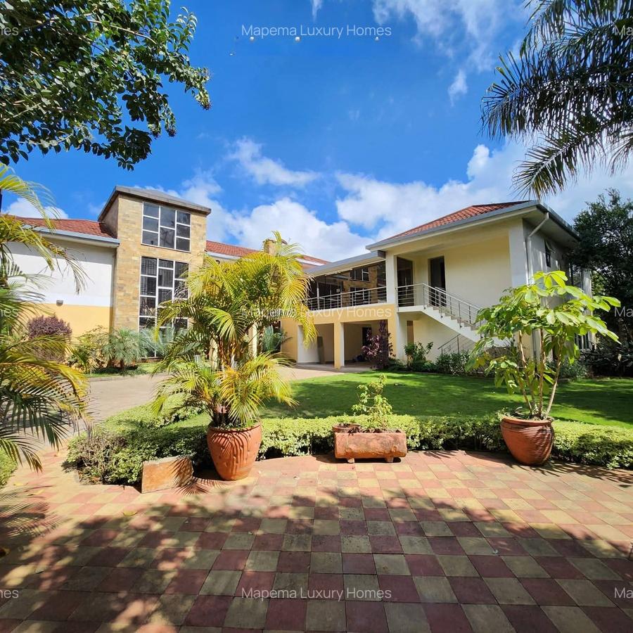 5 Bed House with En Suite at Hardy Area - 2