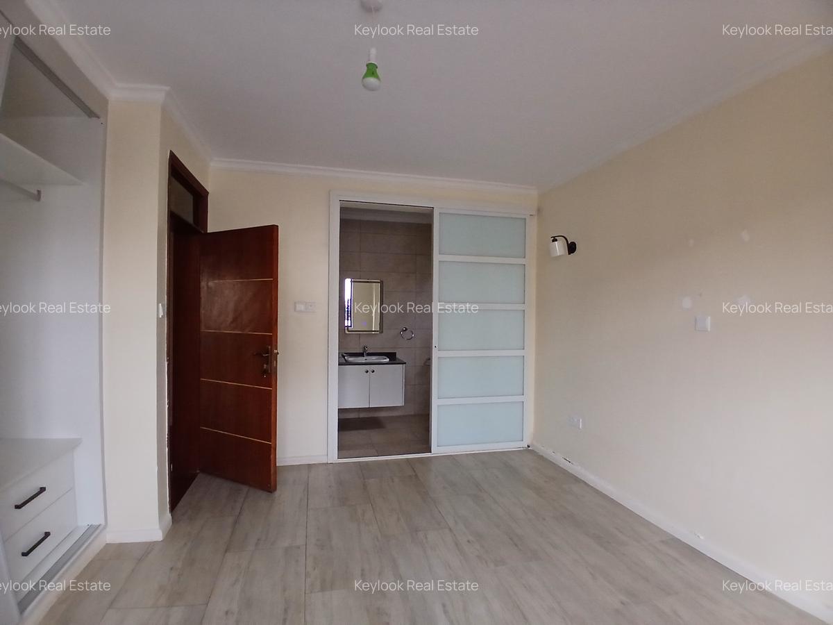 4 Bed Townhouse with En Suite at Lavington - 7