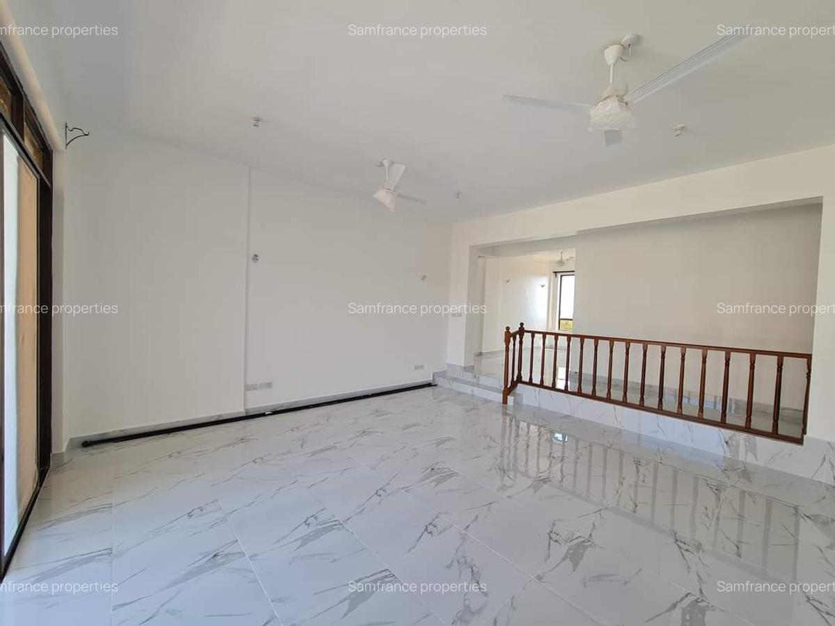 Serviced 3 Bed Apartment with En Suite at Links Road - 10