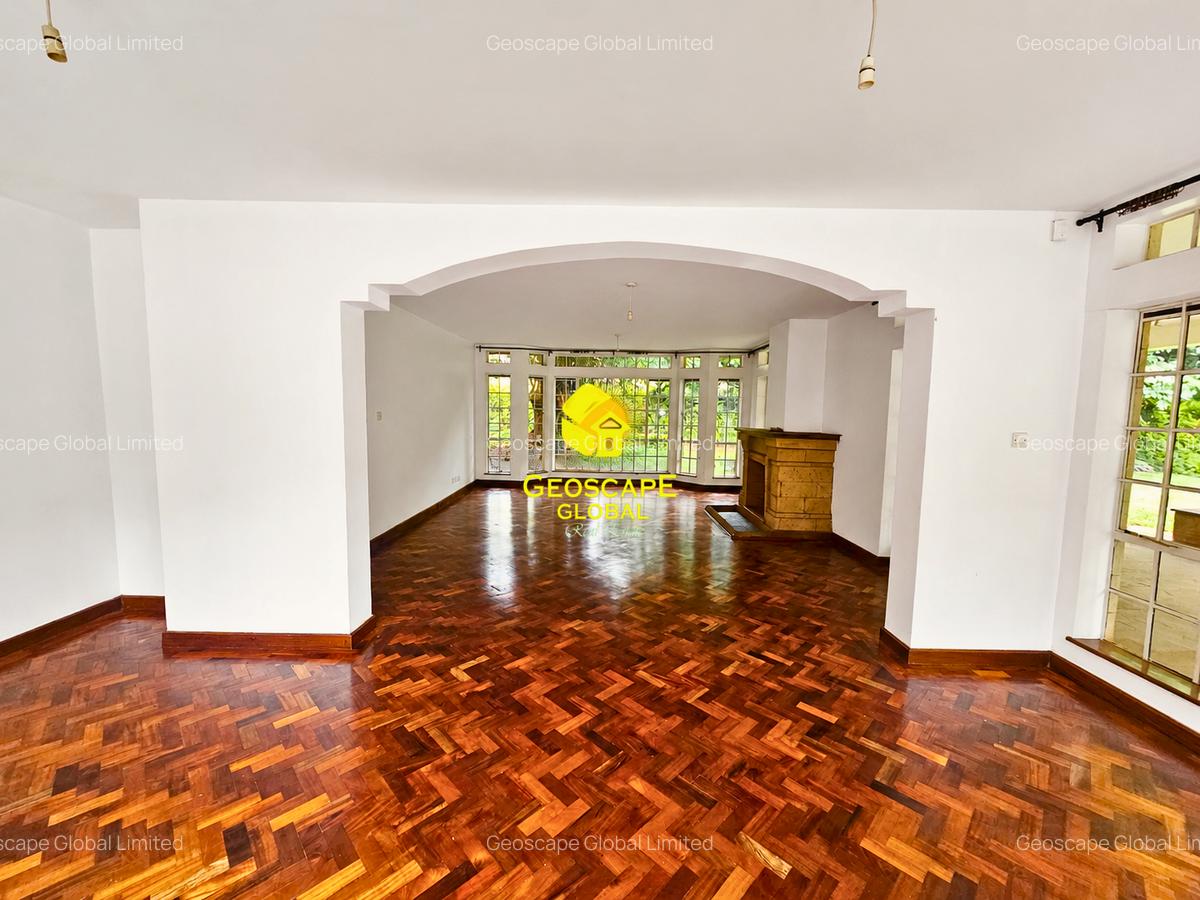 5 Bed House with En Suite in Rosslyn - 2