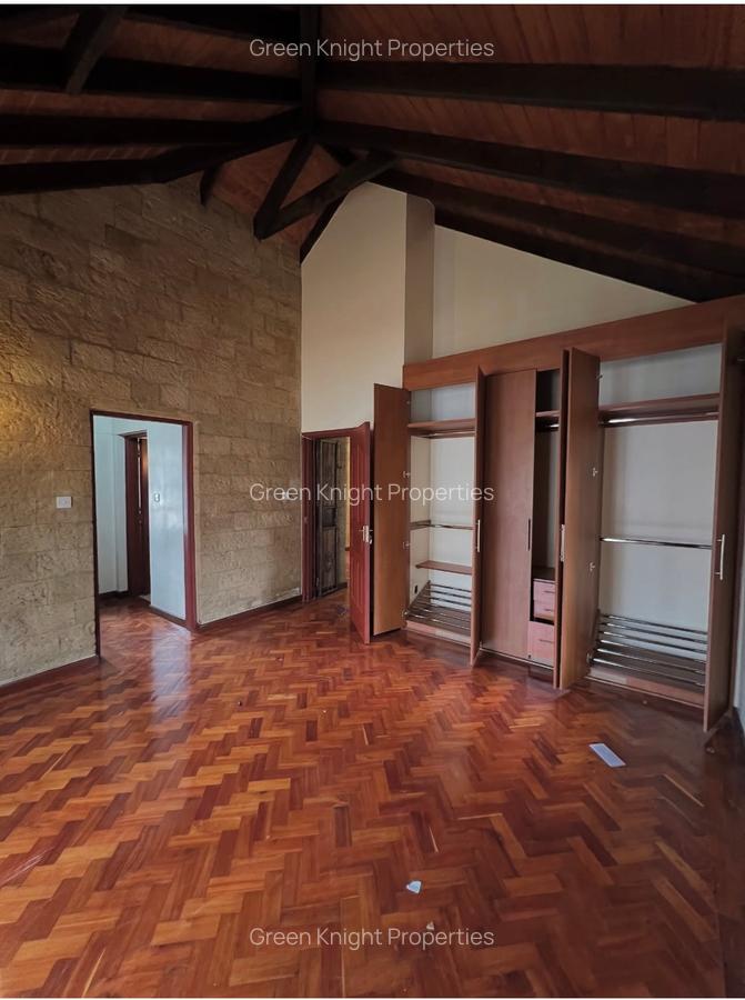 4 Bed House with En Suite in Spring Valley - 4