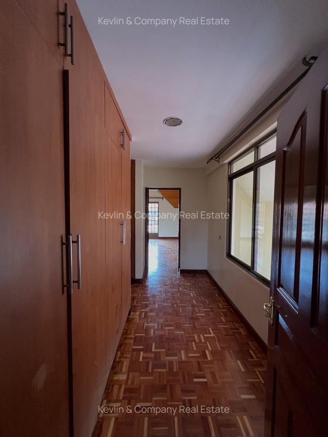 4 Bed Townhouse with En Suite in Lavington - 19