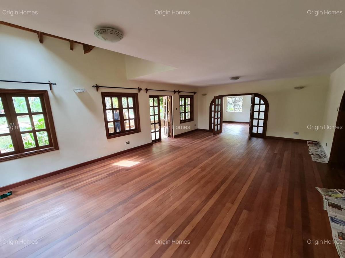 4 Bed Townhouse with En Suite at Lavington - 2