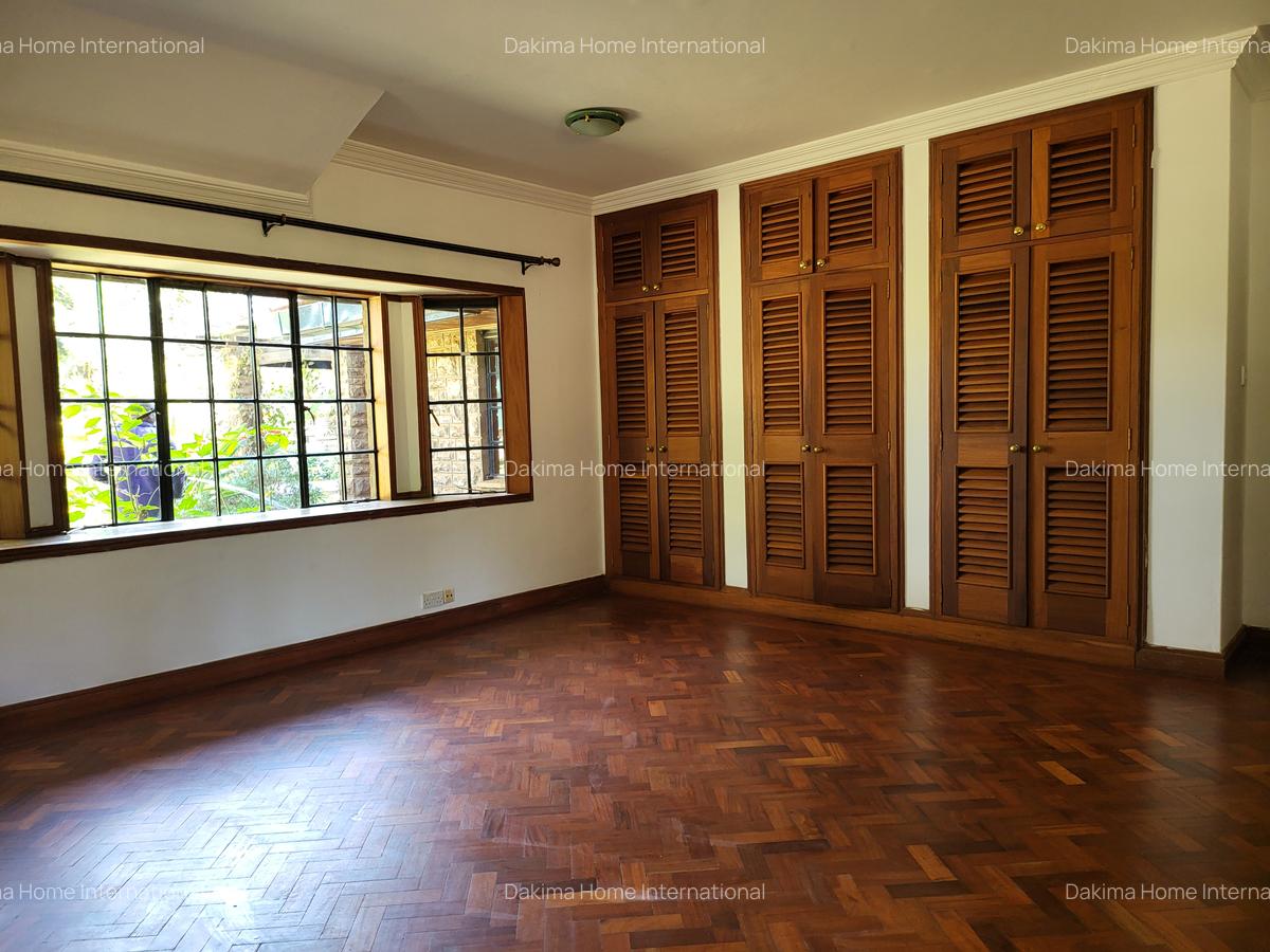 5 Bed House with En Suite in Runda - 6