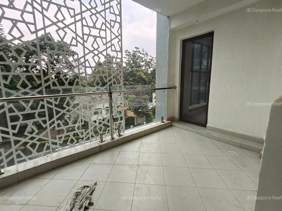 4 Bed Apartment with Swimming Pool at City Park - 20