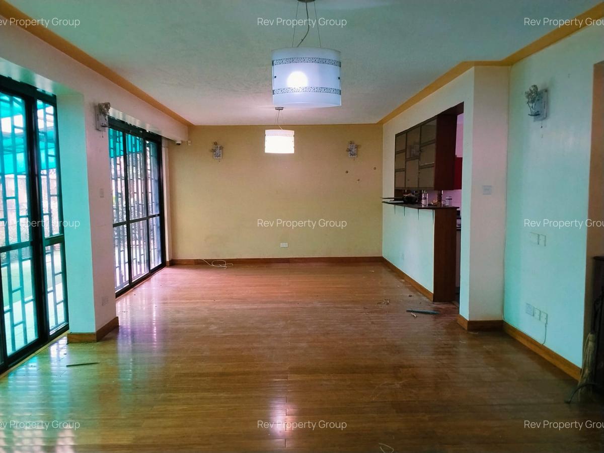 5 Bed Townhouse with En Suite in Lavington - 2