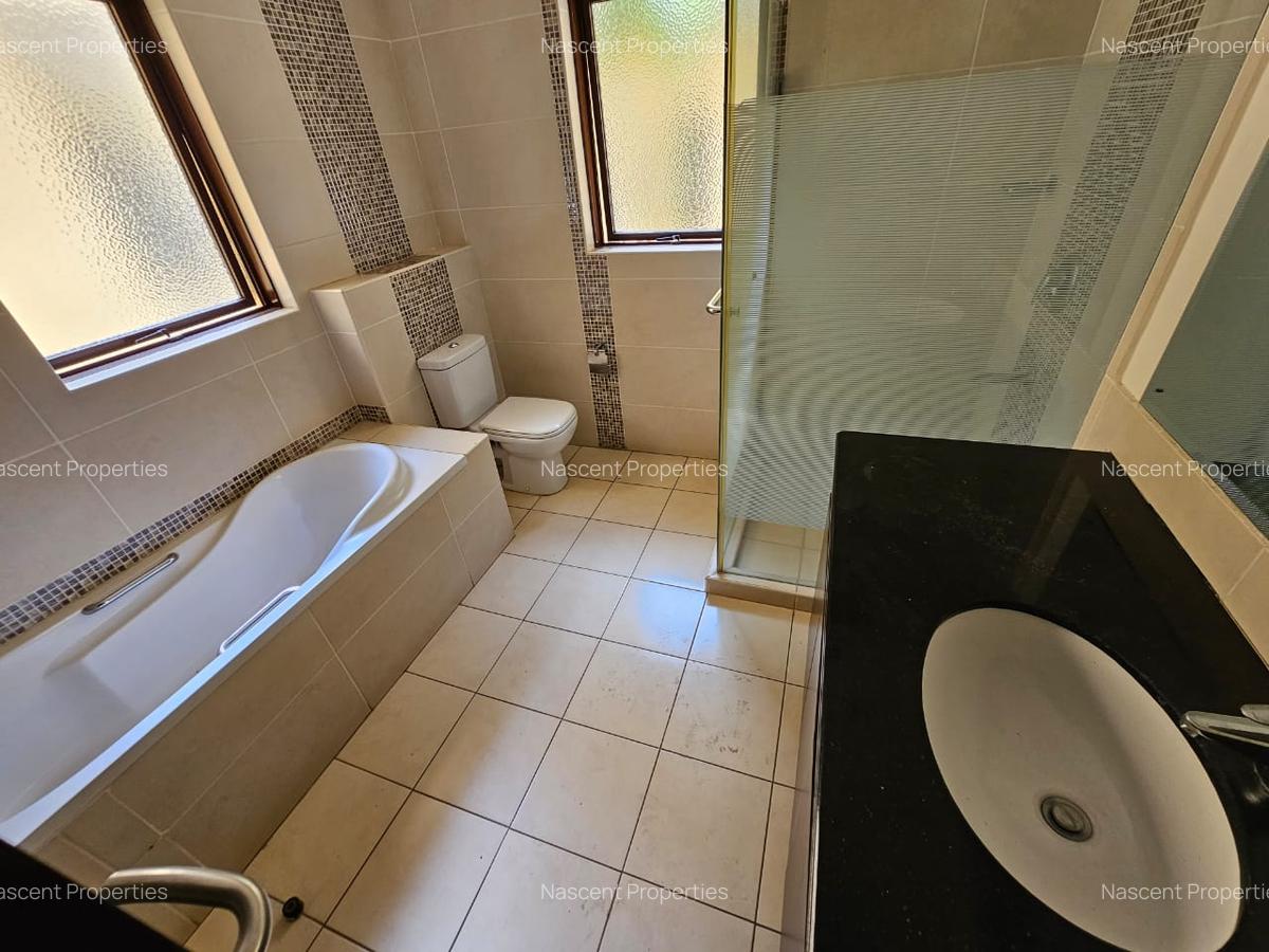 3 Bed Apartment with En Suite in Riverside - 13