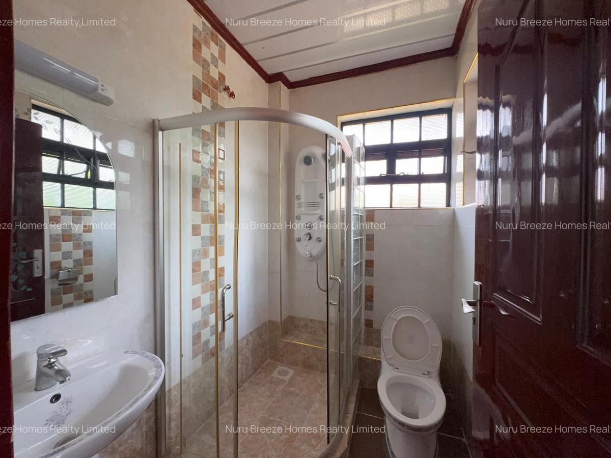 6 Bed House with En Suite in Runda - 10