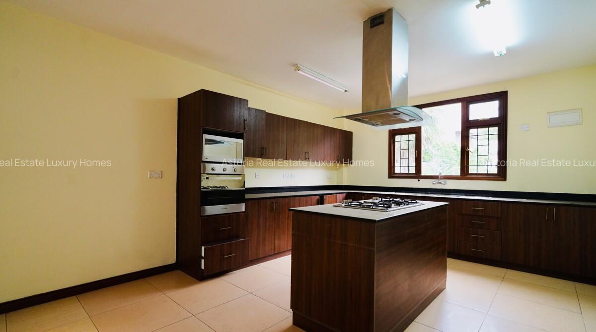 3 Bed Apartment with En Suite at 2026-536 3 Bed - 3
