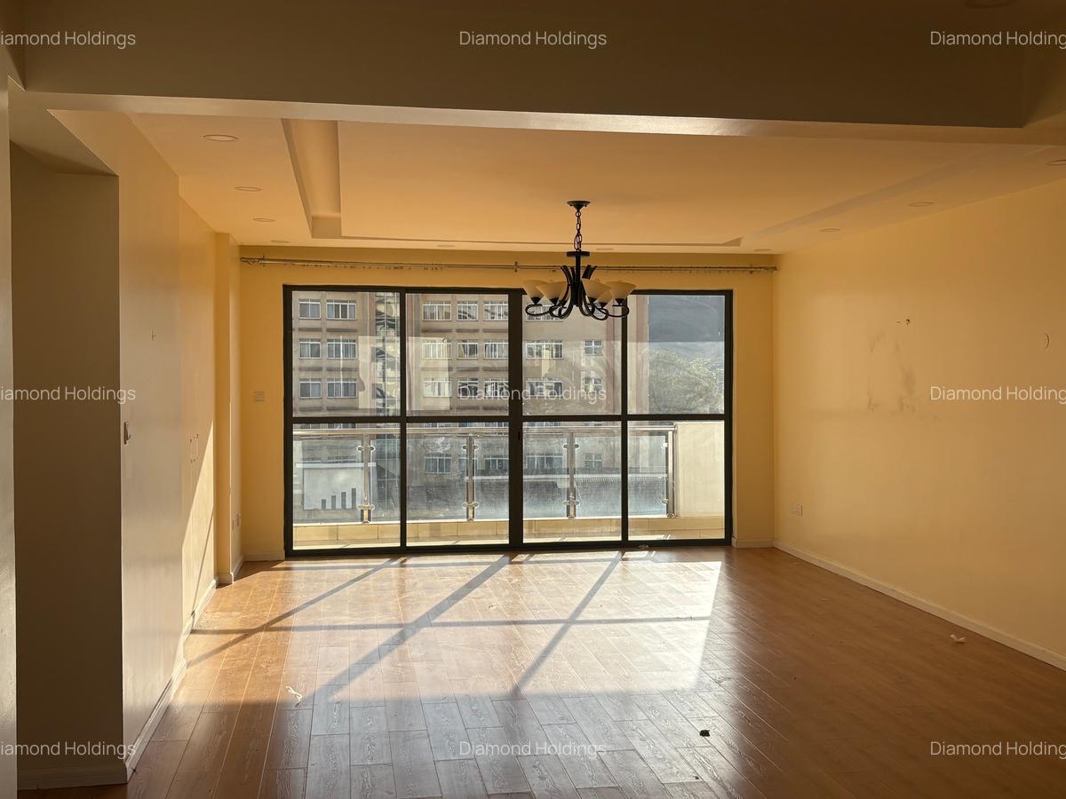 3 Bed Apartment with En Suite in Brookside - 15