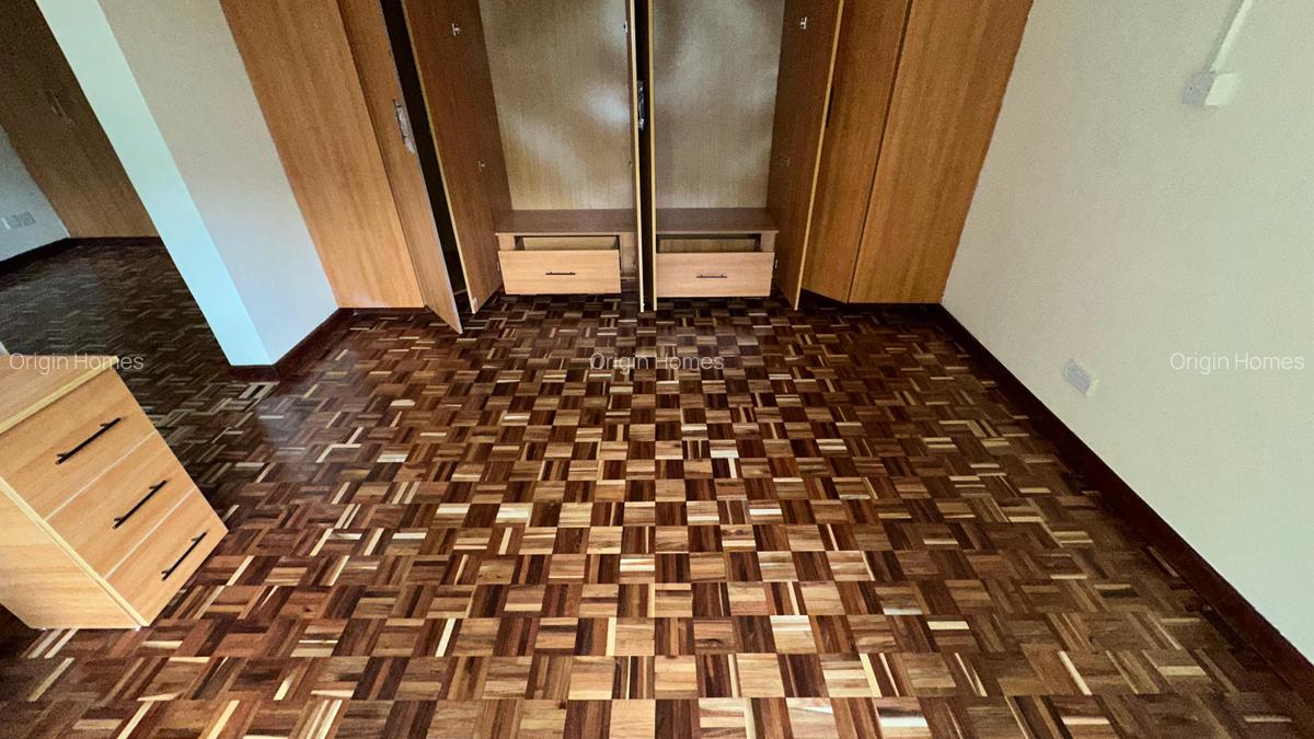 4 Bed House with En Suite at Valley Arcade - 16