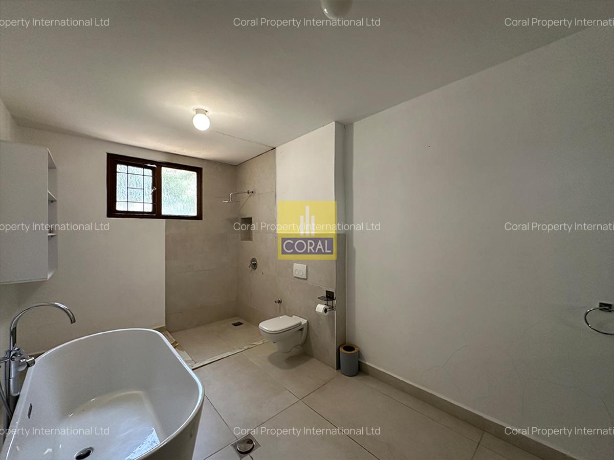 4 Bed Apartment in Riverside - 18
