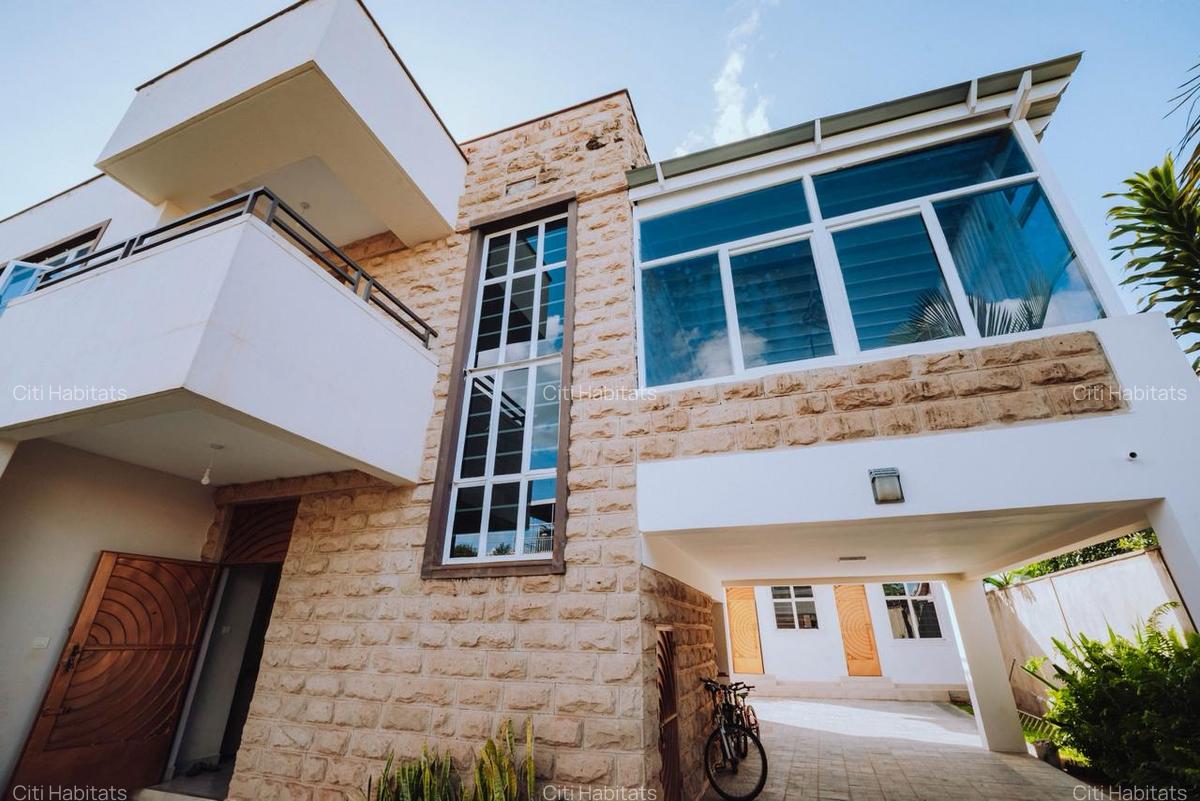 4 Bed Villa with En Suite in Kenyatta Road - 1