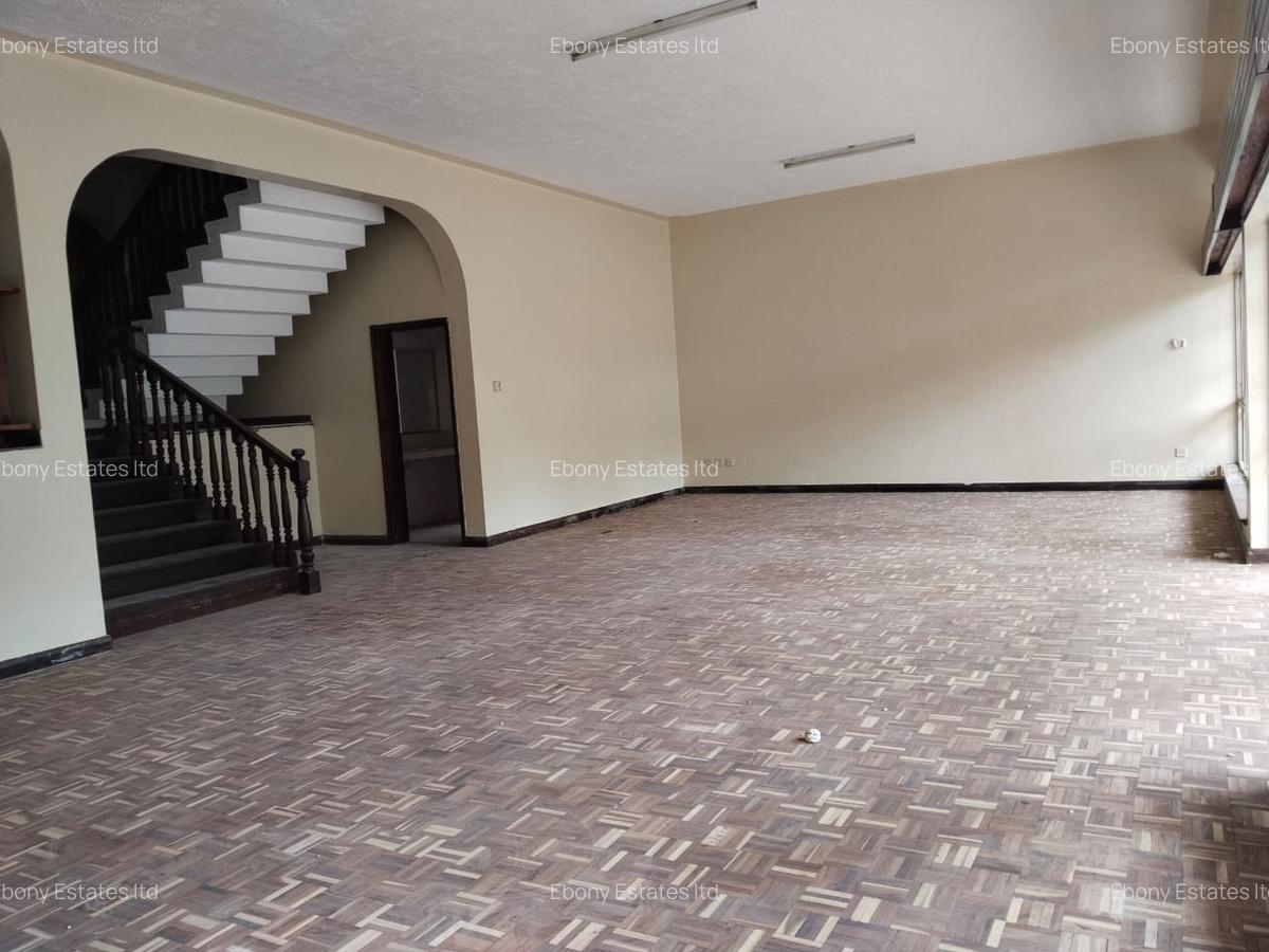 5 Bed Townhouse with En Suite in Lavington - 2