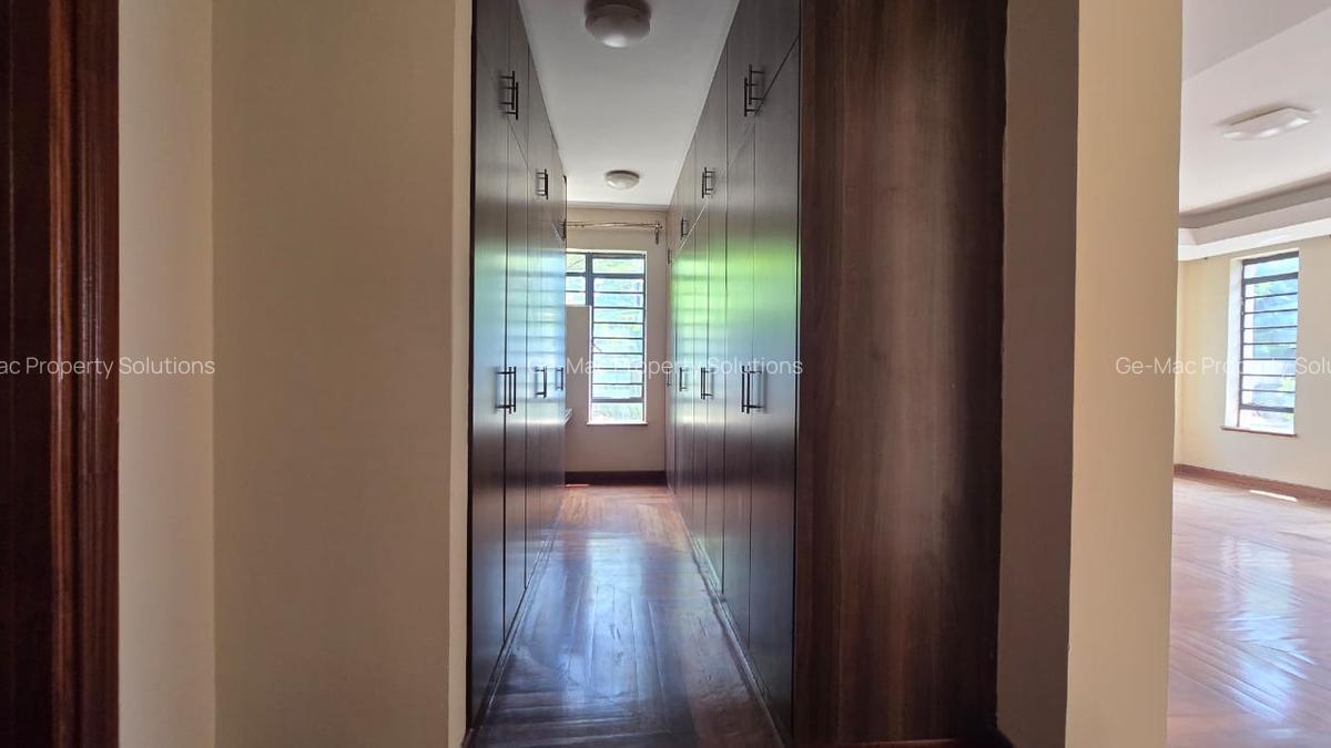 5 Bed Townhouse with En Suite in Lavington - 12