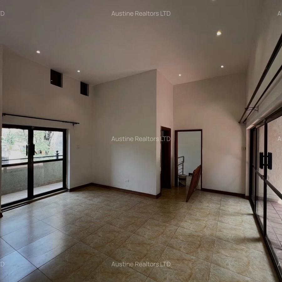 4 Bed Villa with En Suite in Lavington - 6