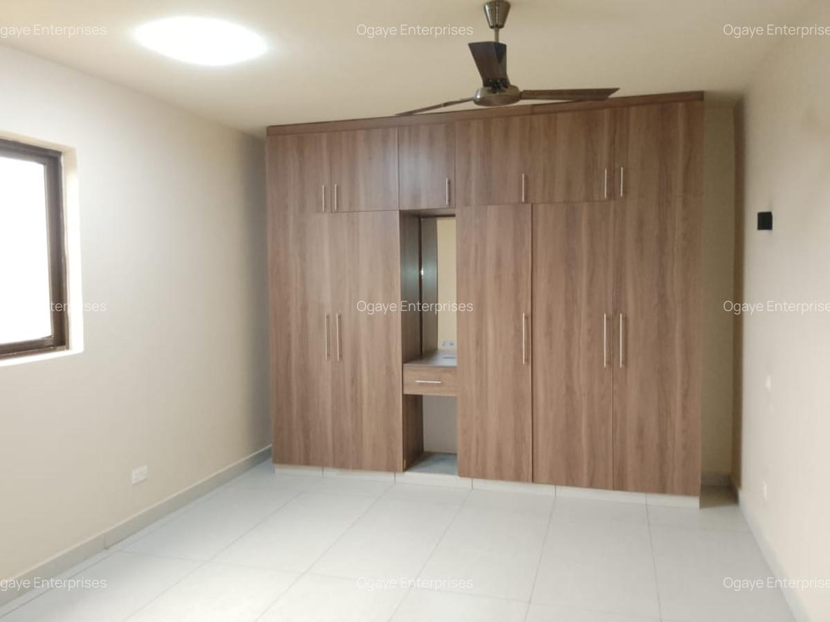 4 Bed Apartment with En Suite at Moyne Drive - 7