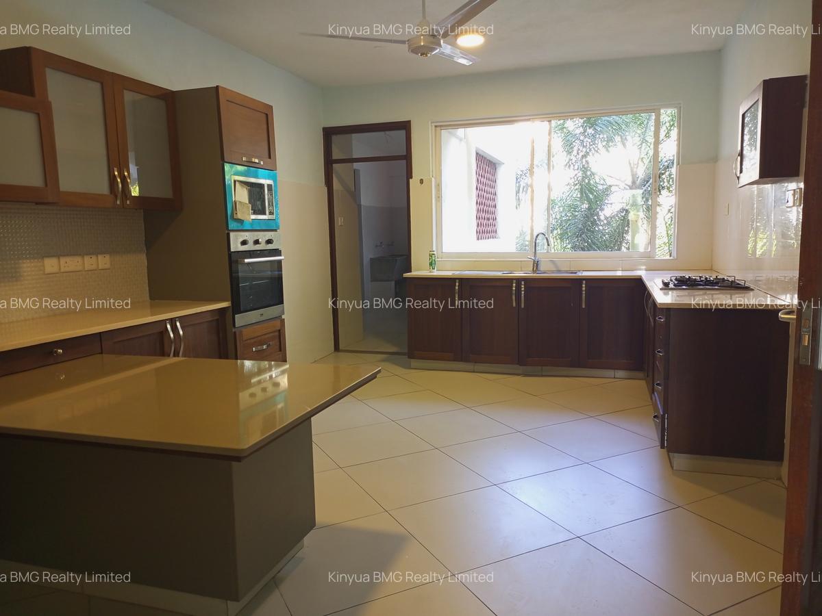 4 Bed Apartment with En Suite at Links Road - 9