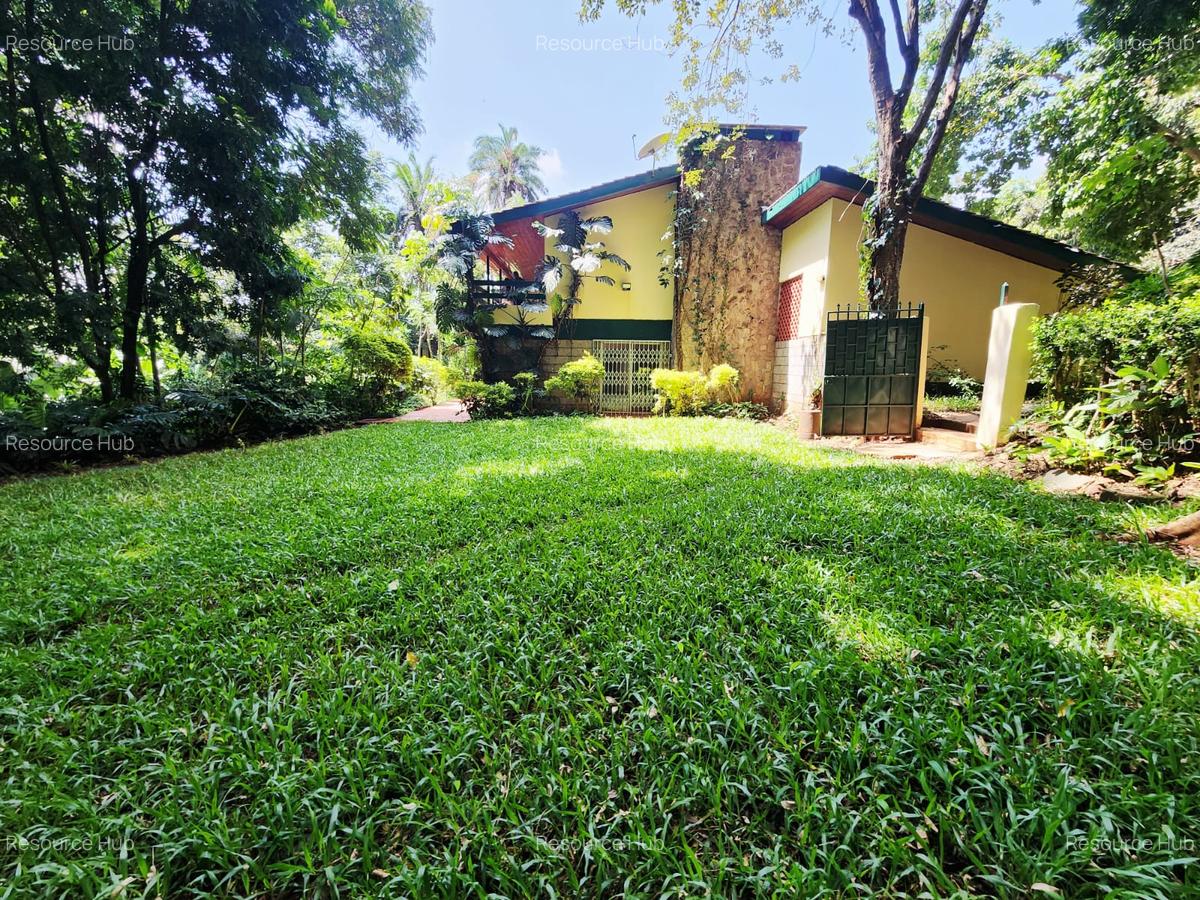 4 Bed House with En Suite at Lavington - 1