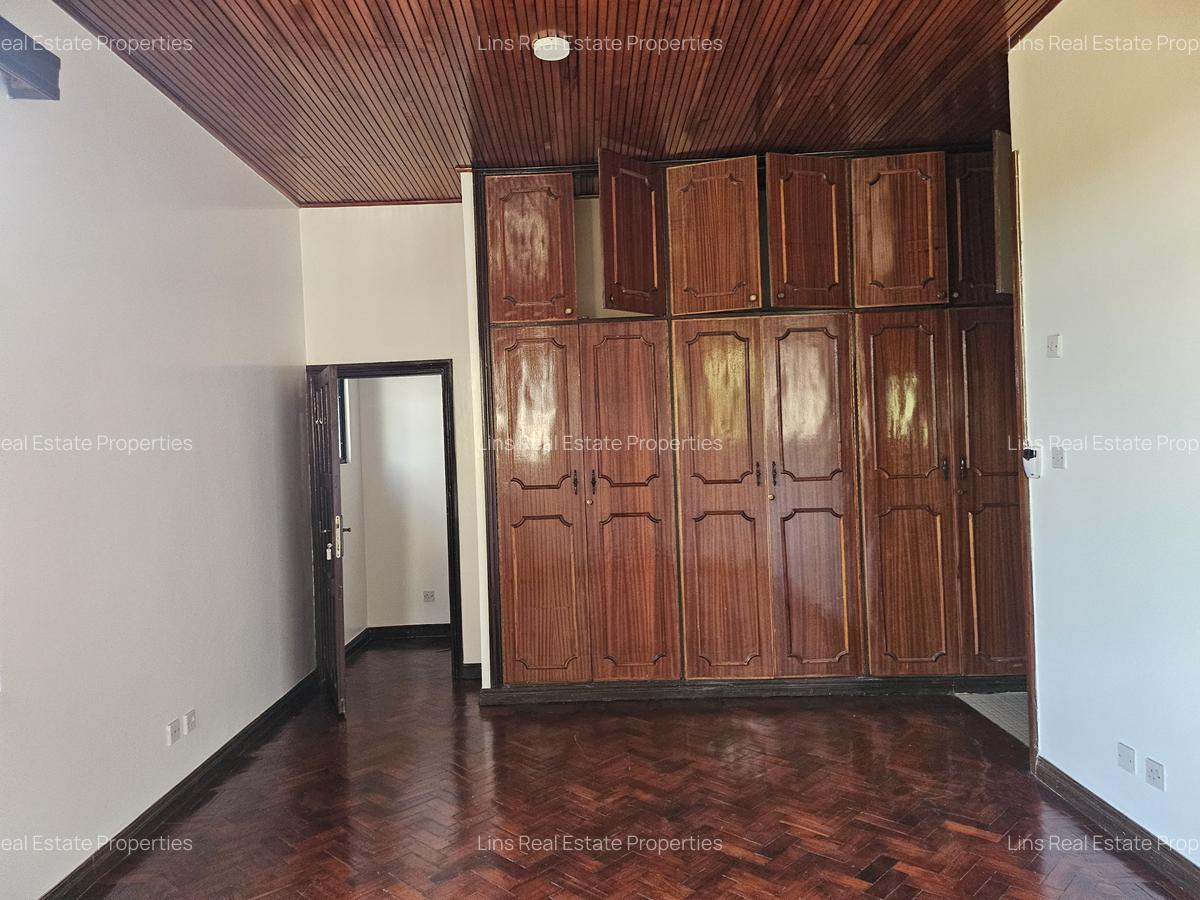 5 Bed House with En Suite in Runda - 13