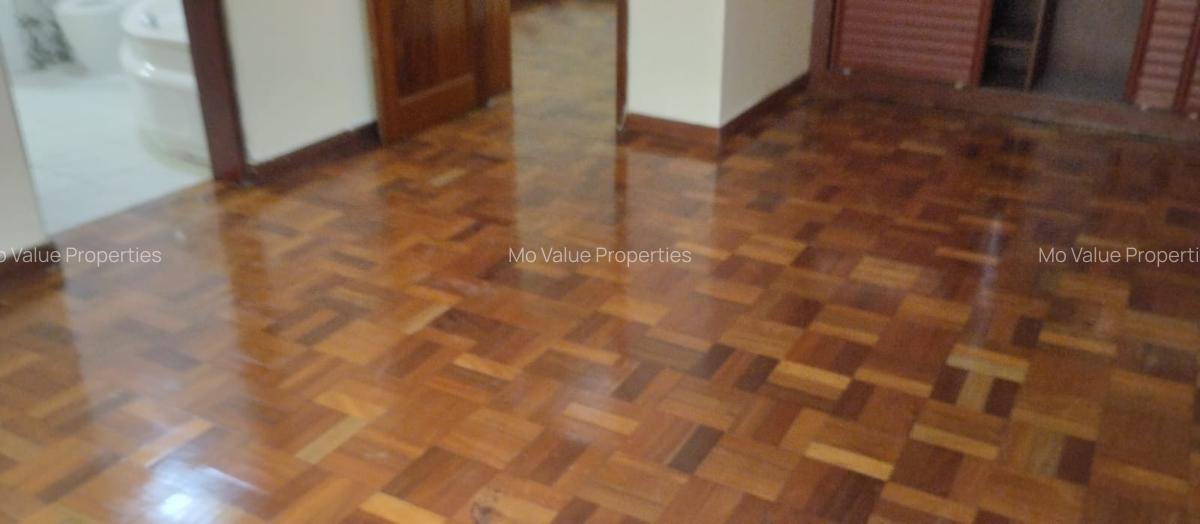 5 Bed House with En Suite in Lavington - 5