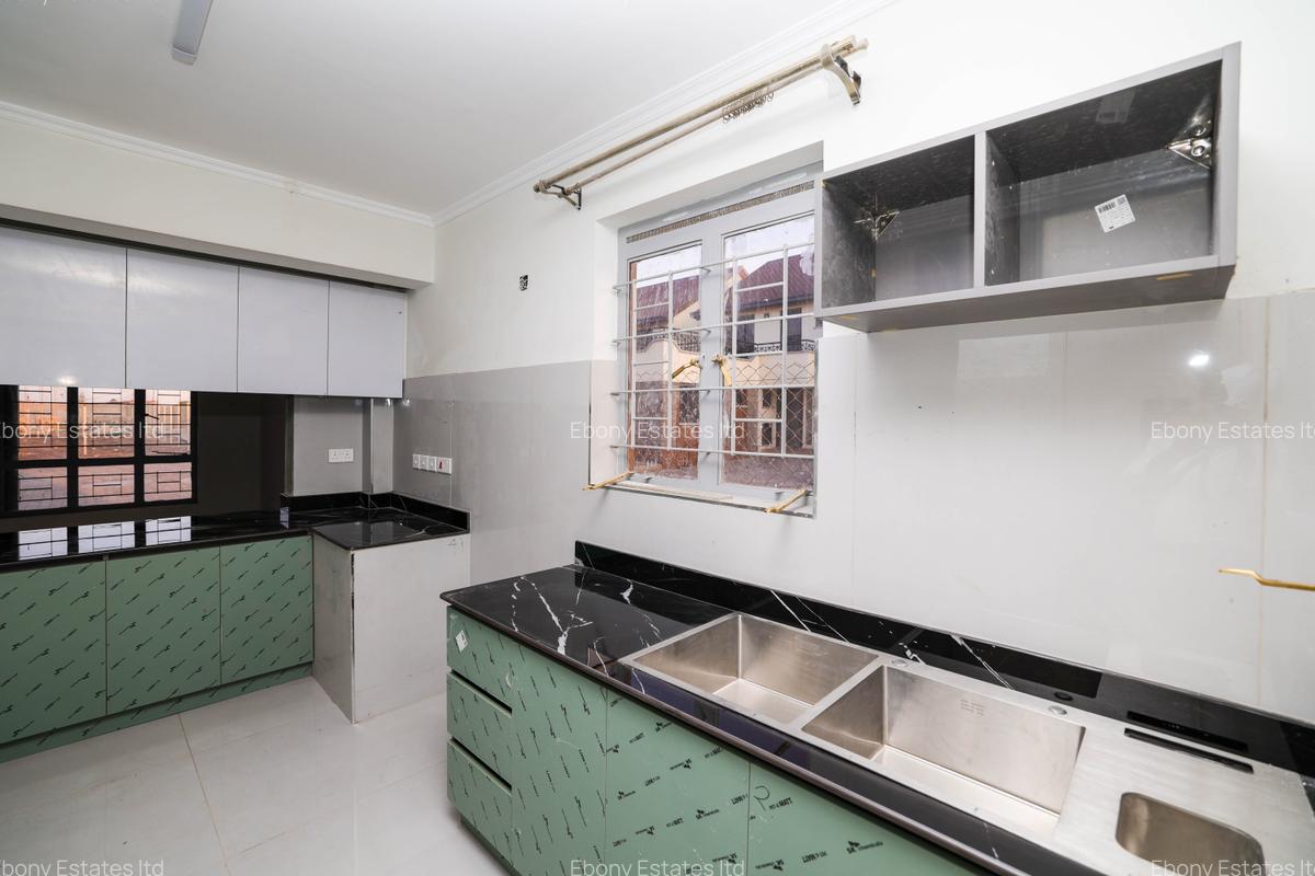 5 Bed Townhouse with En Suite in Kitengela - 14