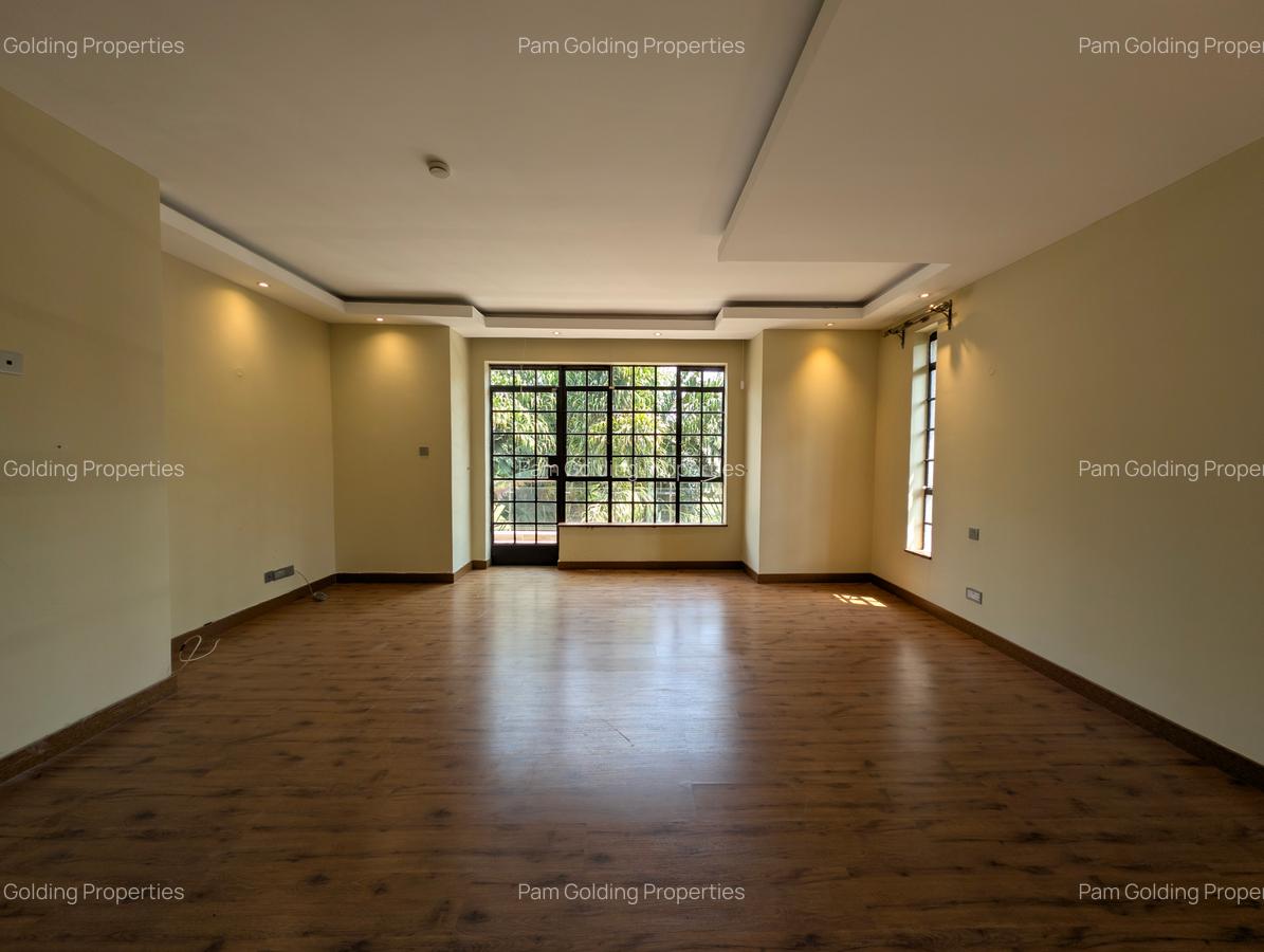 5 Bed House with En Suite in Runda - 9