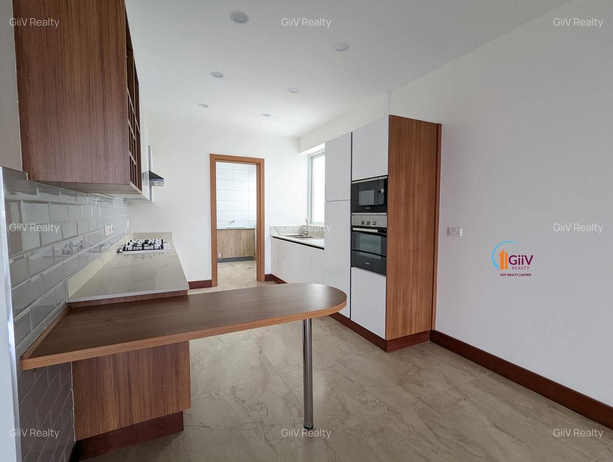 3 Bed Apartment with En Suite in Parklands - 6