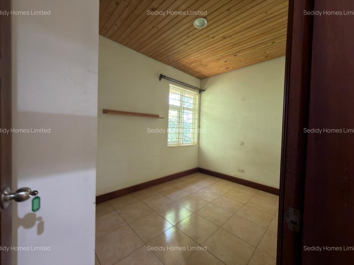 5 Bed Townhouse with En Suite in Rosslyn - 14