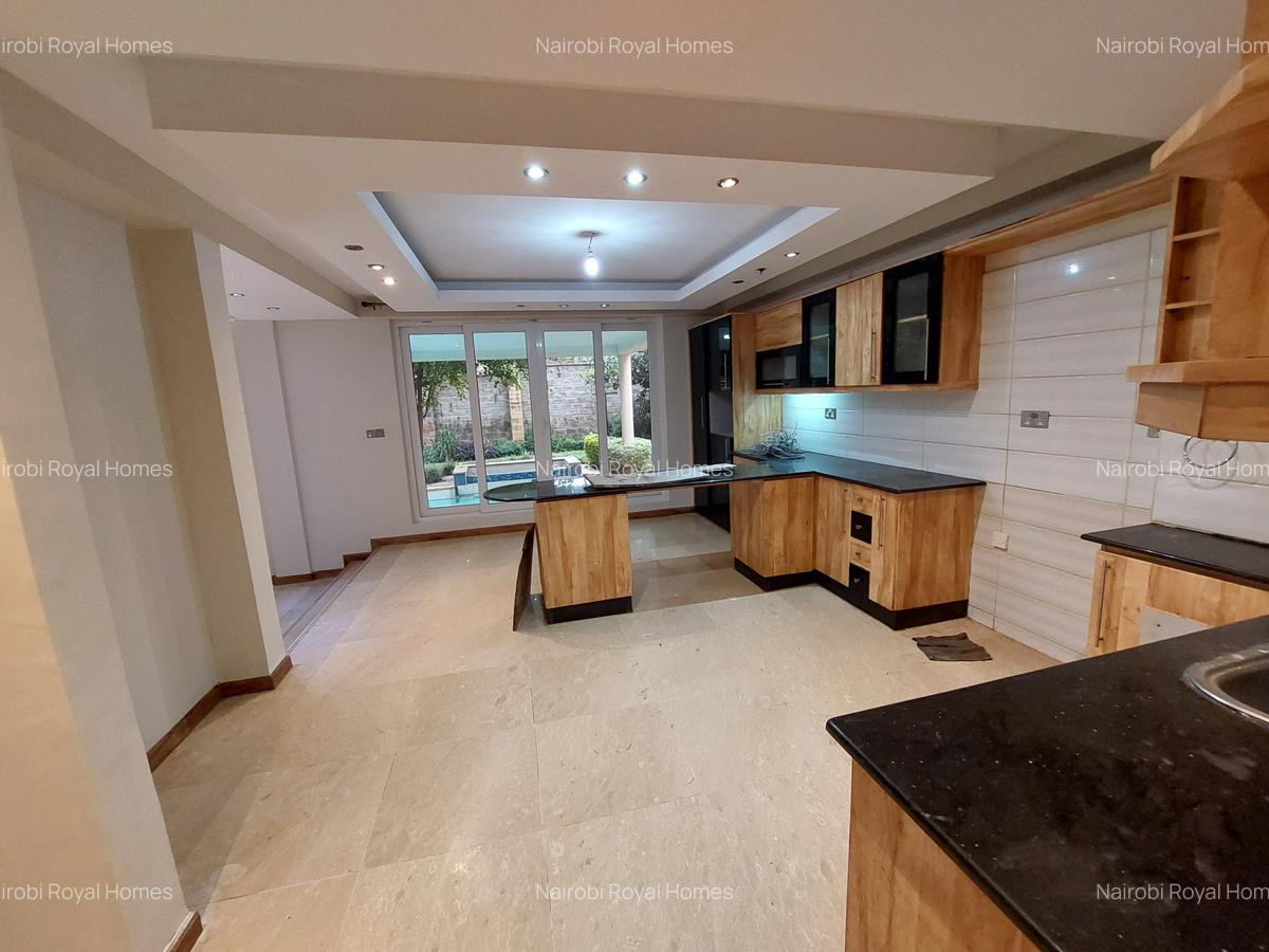 5 Bed Townhouse with En Suite at Lavington Road - 9
