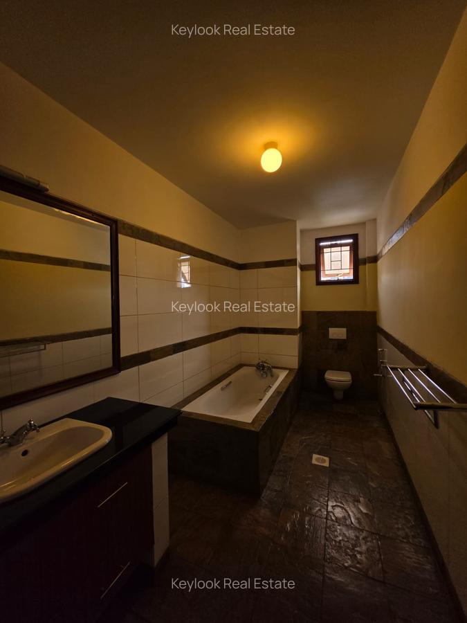 3 Bed Apartment with En Suite at Riverside Drive - 12