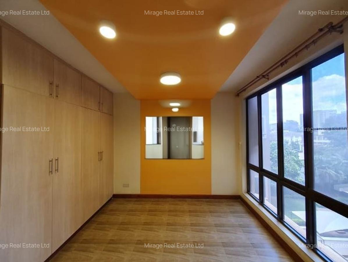 3 Bed Apartment with En Suite in Parklands - 11