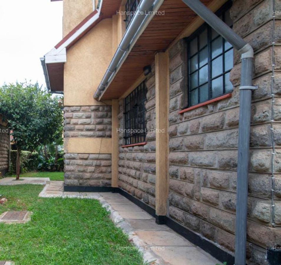 5 Bed Villa with En Suite in Lavington - 14