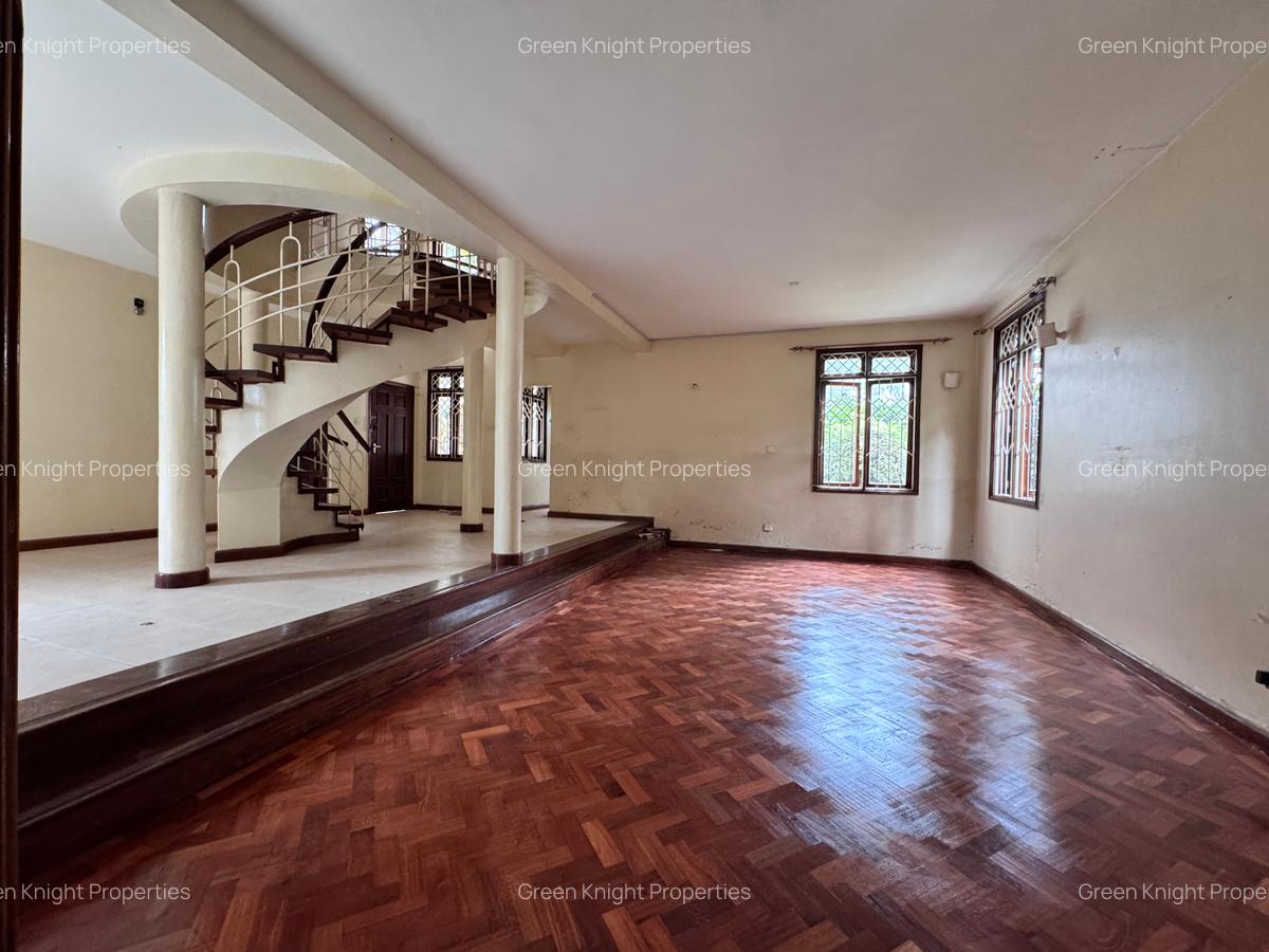 4 Bed House with En Suite in Lavington - 7